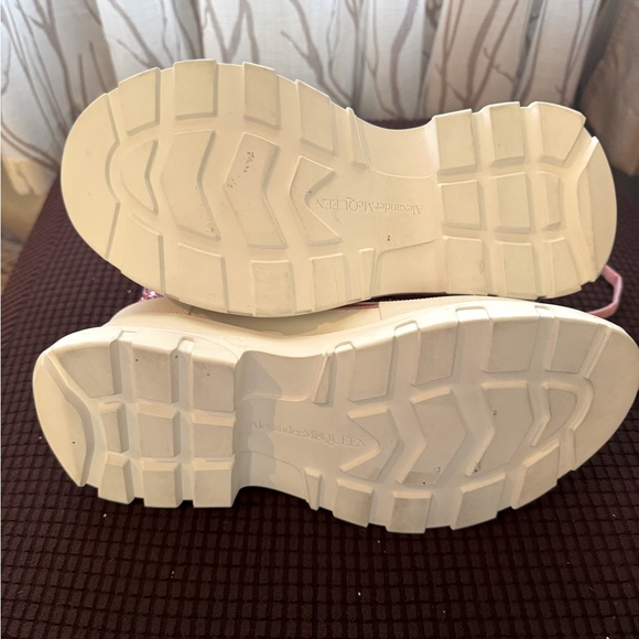 Alexander McQueen Tread Slick Sneaker Barbie Pink Metallic Glitter  37 6.5 - Picture 13 of 15